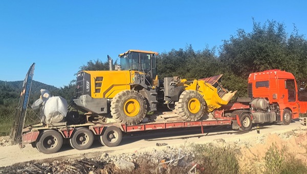 裝載機(jī)整車運(yùn)輸 裝載機(jī)整車運(yùn)輸
