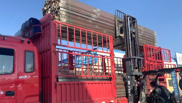 鋁制品整車運輸.jpg 鋁制品整車運輸.jpg